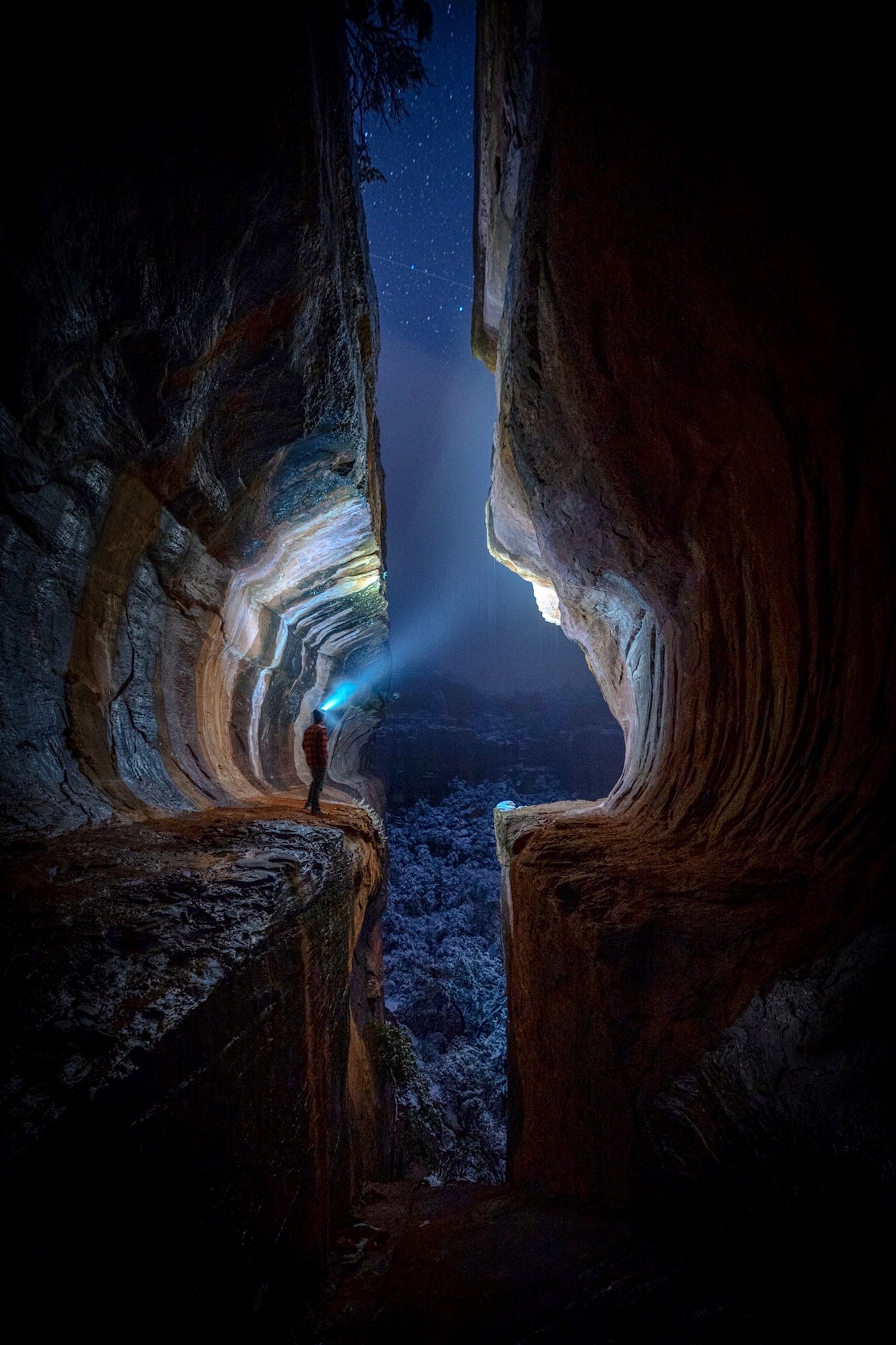 Alpha-Universe-BTS-Matt-Martinez-Keyhole-Sedona-2.jpeg Alpha-Universe-BTS-Matt-Martinez-Keyhole-Sedona-2.jpeg
