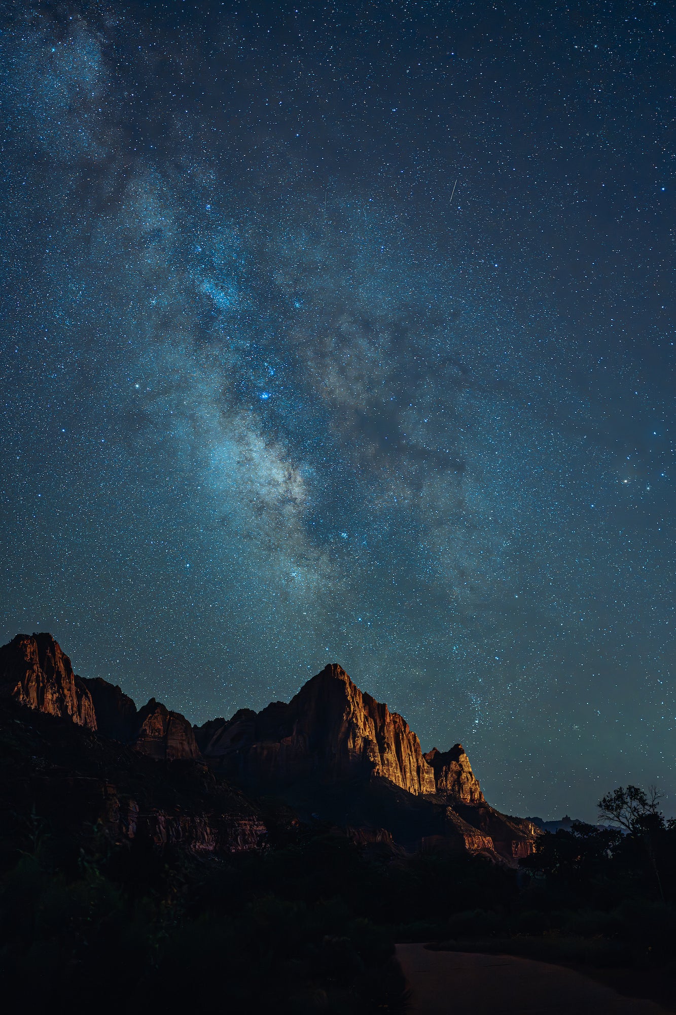 Photo by Matt Matkin. Sony Alpha 7R V. Sony 35mm f/1.4 G Master. 8-sec., f/1.4, ISO 3200