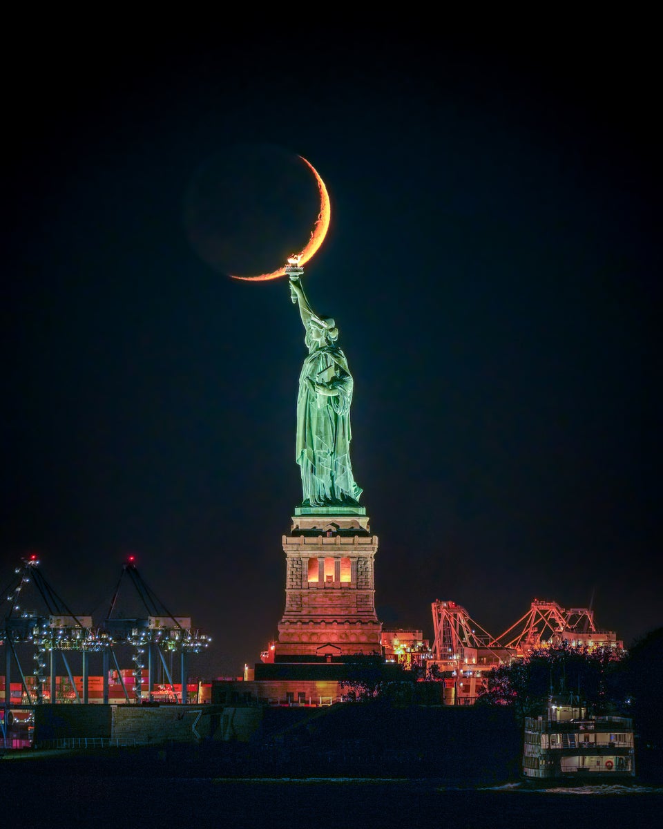 jpg/Alpha-Universe-BTS-Moon-Statue-Mike-Meyers-1-1200_bounds7wv9ar.jpg?height=1200&fit=bounds