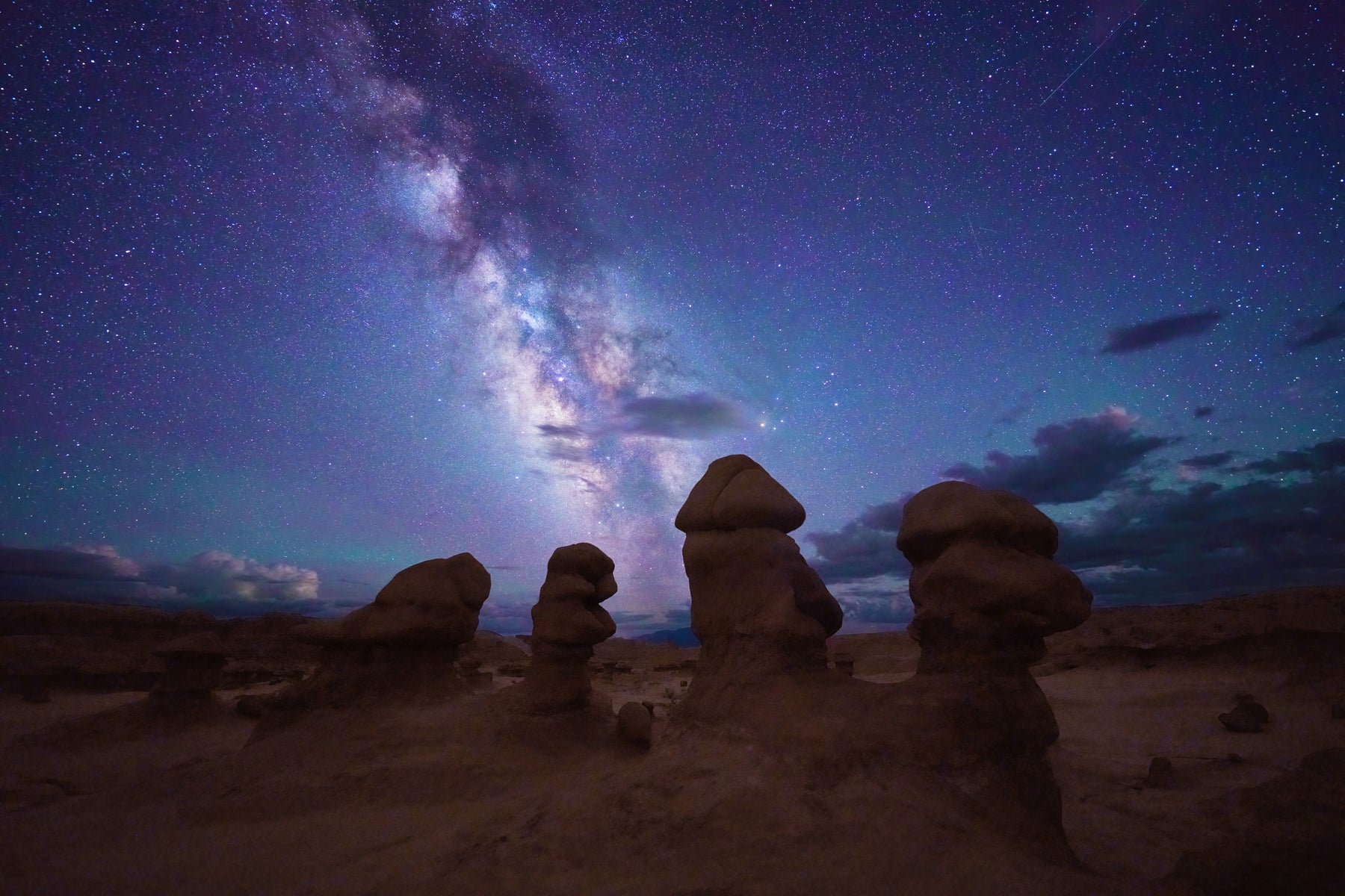 jpg/Alpha-Universe-Photo-by-Autumn-Schrock-autumn-schrock_goblin-valley-astro-2-1200_bounds86bvid.jpg?height=1200&fit=bounds